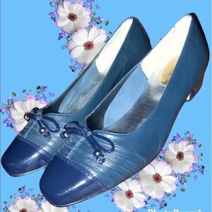 Ros Hommerson Orthopedic Dress Shoes
Size 7.5 W
Navy patent leather toe…